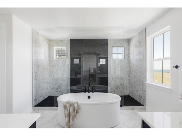 6638 S White Crow Ct, Aurora, CO 80016
