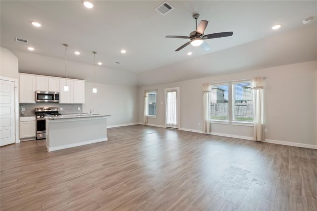 2107 Santa Ana Way, Baytown, TX 77523