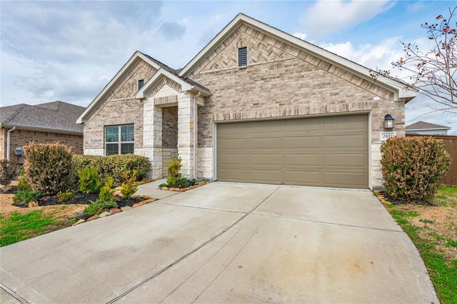 2107 Santa Ana Way, Baytown, TX 77523