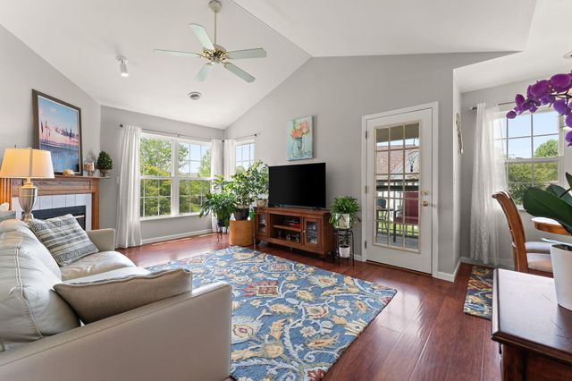875 Forest Glen Drive, Valparaiso, IN 46385