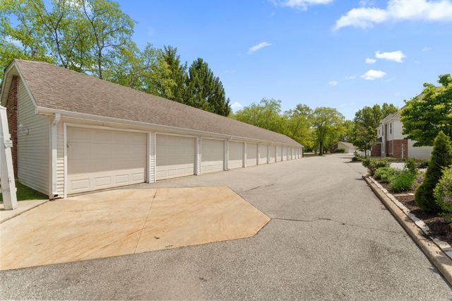 875 Forest Glen Drive, Valparaiso, IN 46385
