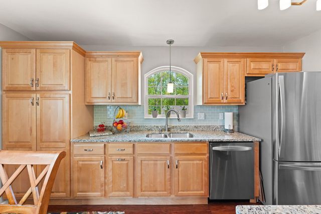 875 Forest Glen Drive, Valparaiso, IN 46385