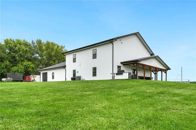 56 NW 151st Road, Centerview, MO 64019