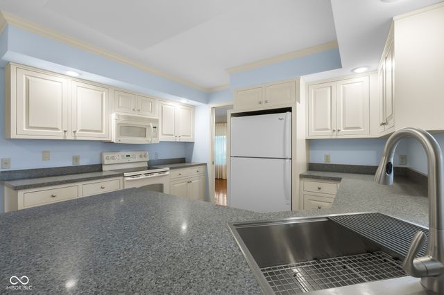 2712 Wildwood Place, Columbus, IN 47201