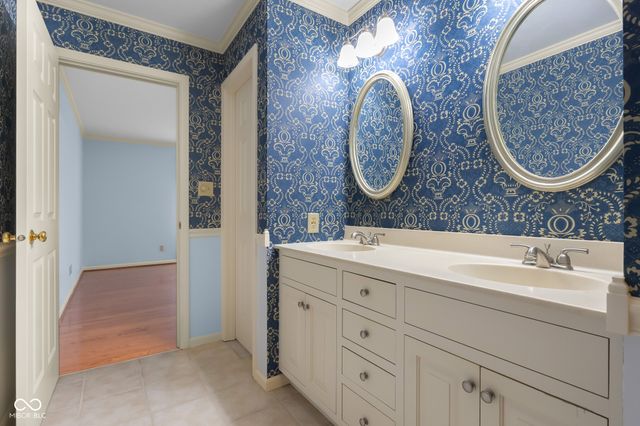 2712 Wildwood Place, Columbus, IN 47201