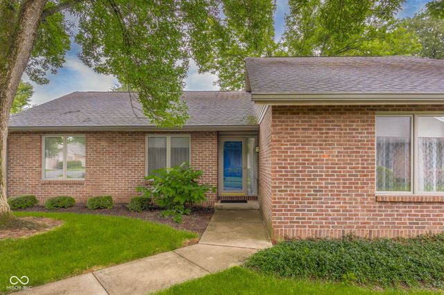2712 Wildwood Place, Columbus, IN 47201