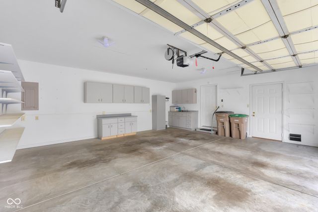 2712 Wildwood Place, Columbus, IN 47201