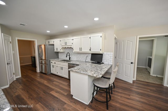 5805 S Manor Cove, Olive Branch, MS 38654
