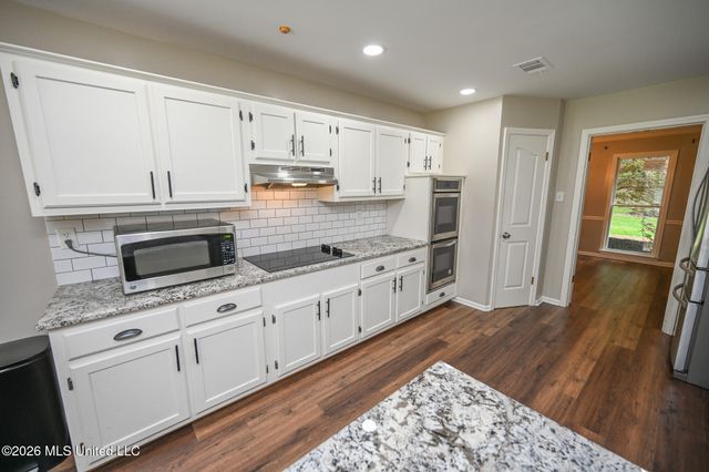 5805 S Manor Cove, Olive Branch, MS 38654