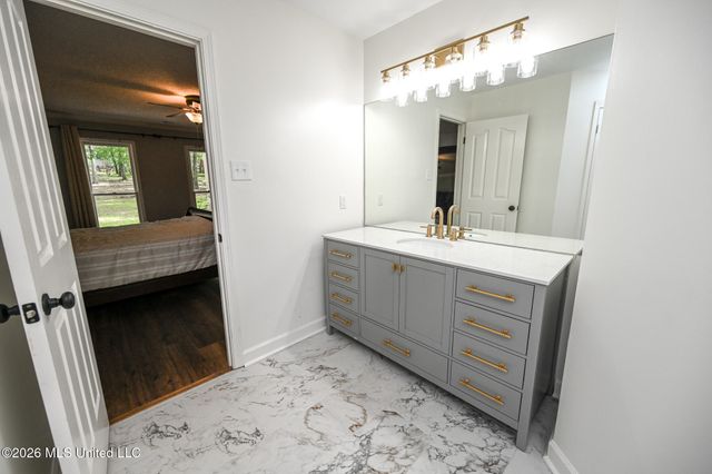 5805 S Manor Cove, Olive Branch, MS 38654
