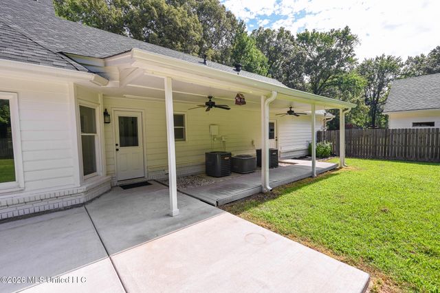 5805 S Manor Cove, Olive Branch, MS 38654