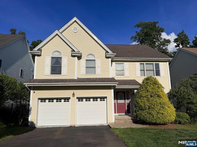 7 Wayne Court, Waldwick, NJ 07463