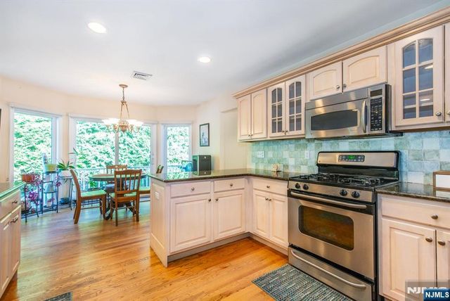 7 Wayne Court, Waldwick, NJ 07463