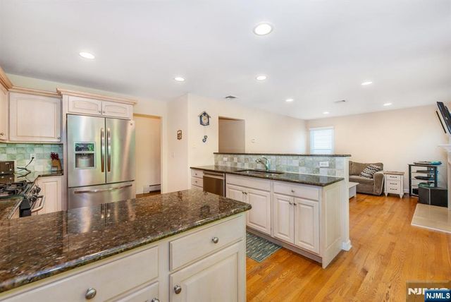 7 Wayne Court, Waldwick, NJ 07463