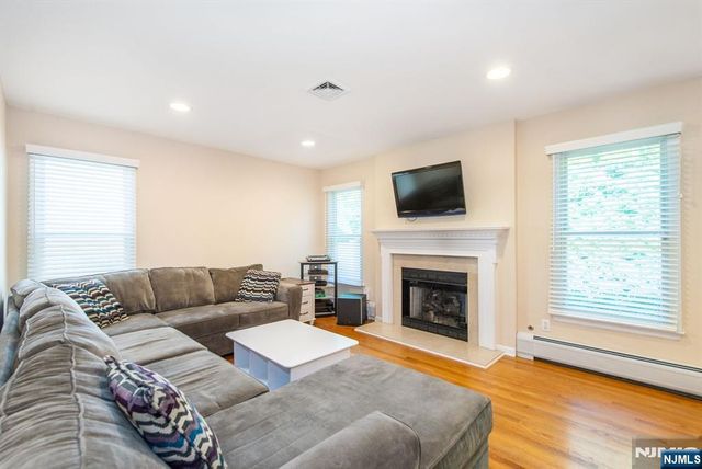 7 Wayne Court, Waldwick, NJ 07463