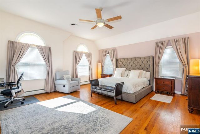 7 Wayne Court, Waldwick, NJ 07463