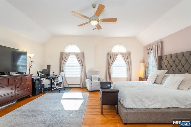 7 Wayne Court, Waldwick, NJ 07463