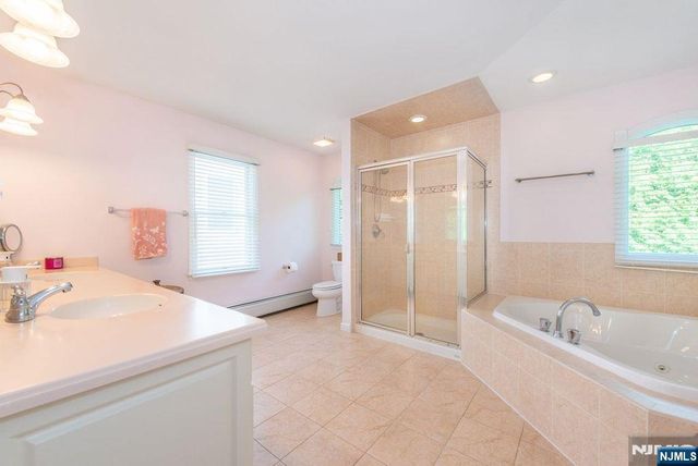 7 Wayne Court, Waldwick, NJ 07463