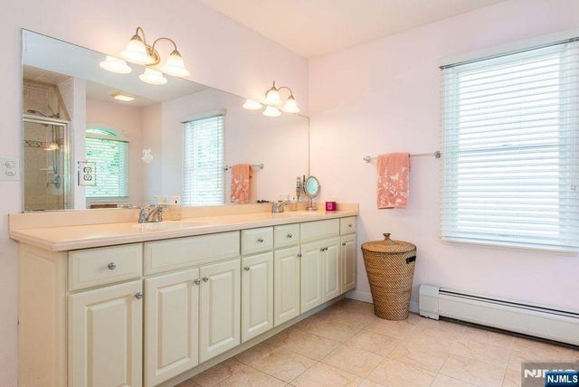 7 Wayne Court, Waldwick, NJ 07463
