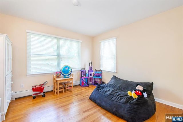 7 Wayne Court, Waldwick, NJ 07463