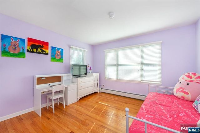 7 Wayne Court, Waldwick, NJ 07463