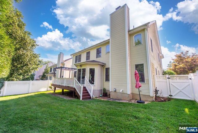 7 Wayne Court, Waldwick, NJ 07463