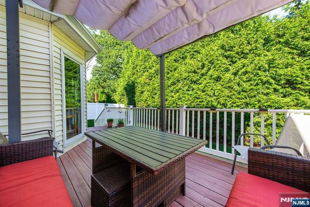 7 Wayne Court, Waldwick, NJ 07463