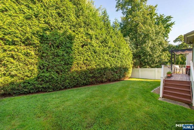 7 Wayne Court, Waldwick, NJ 07463