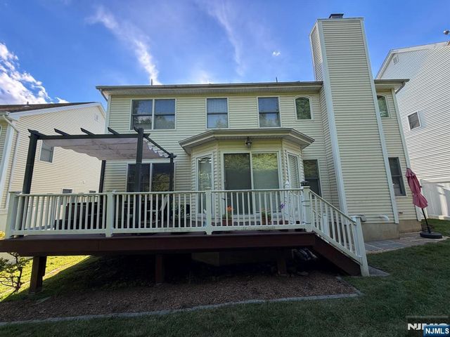 7 Wayne Court, Waldwick, NJ 07463