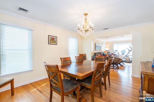 7 Wayne Court, Waldwick, NJ 07463