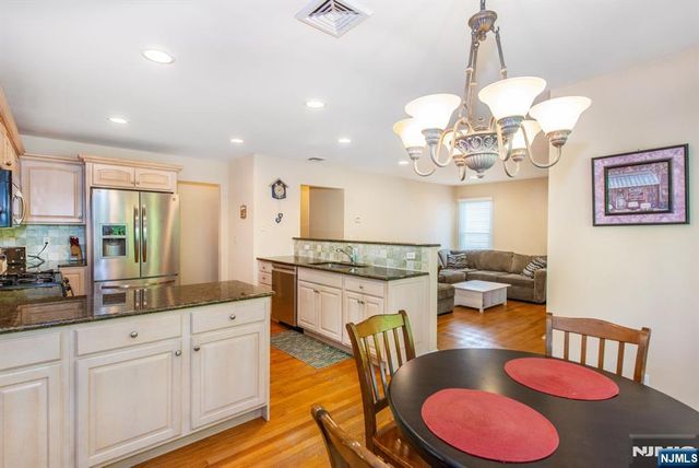 7 Wayne Court, Waldwick, NJ 07463