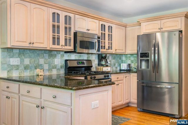 7 Wayne Court, Waldwick, NJ 07463