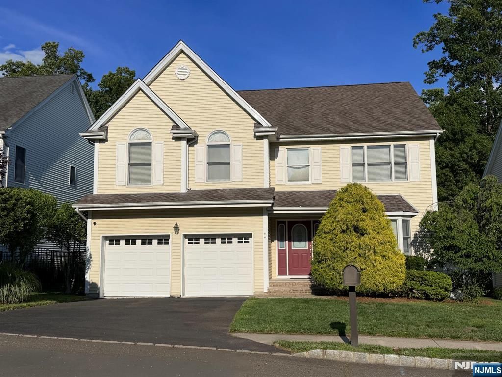 7 Wayne Court, Waldwick, NJ 07463