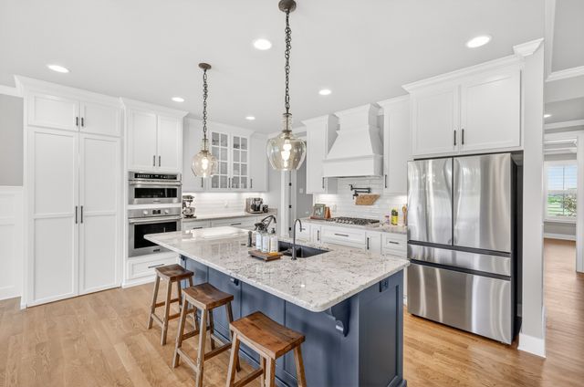 1176 Iron Bridge Rd, Columbia, TN 38401