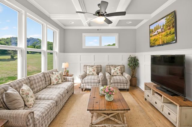 1176 Iron Bridge Rd, Columbia, TN 38401