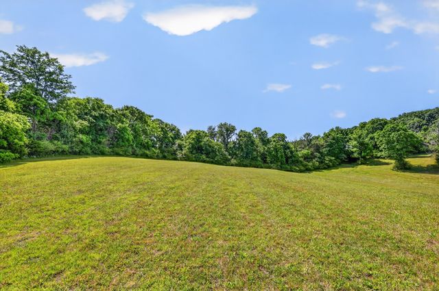 1176 Iron Bridge Rd, Columbia, TN 38401