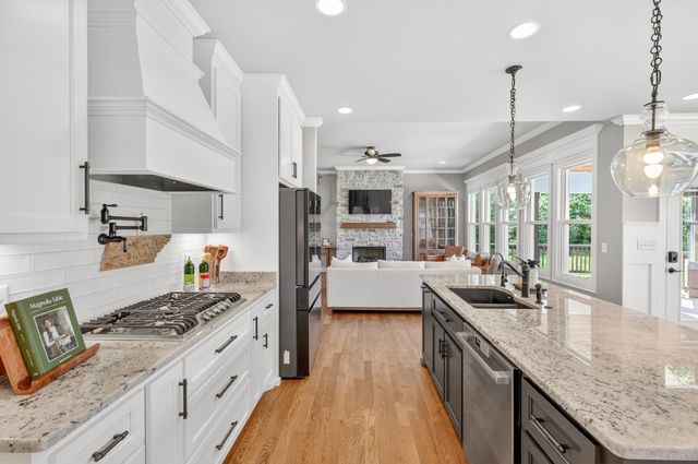1176 Iron Bridge Rd, Columbia, TN 38401