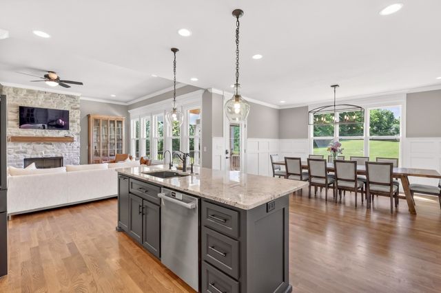 1176 Iron Bridge Rd, Columbia, TN 38401