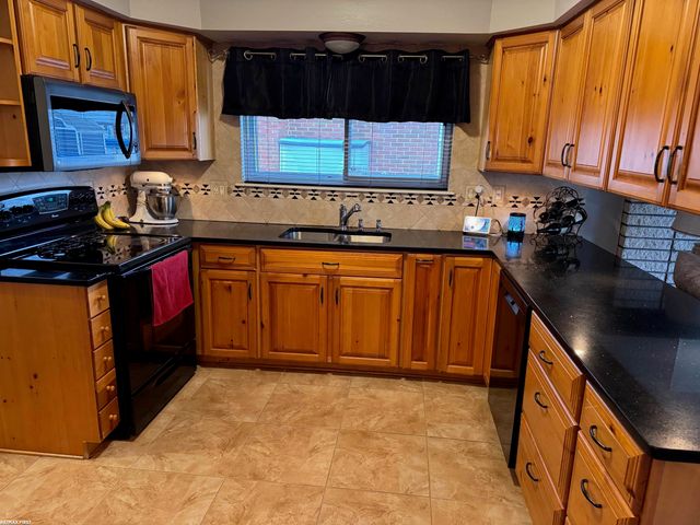 13201 Cloverlawn Drive, Sterling Heights, MI 48312