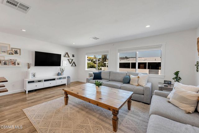 30473 Mulholland Highway 101, Agoura Hills, CA 91301