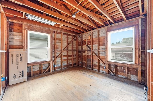 9017 14th Avenue S, Seattle, WA 98108