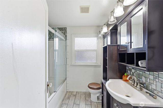 9017 14th Avenue S, Seattle, WA 98108