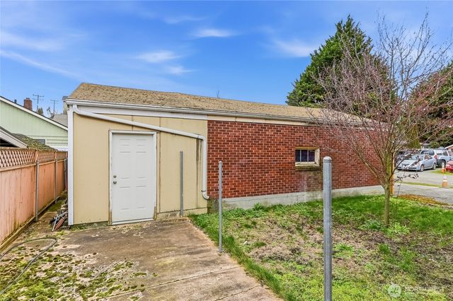 9017 14th Avenue S, Seattle, WA 98108