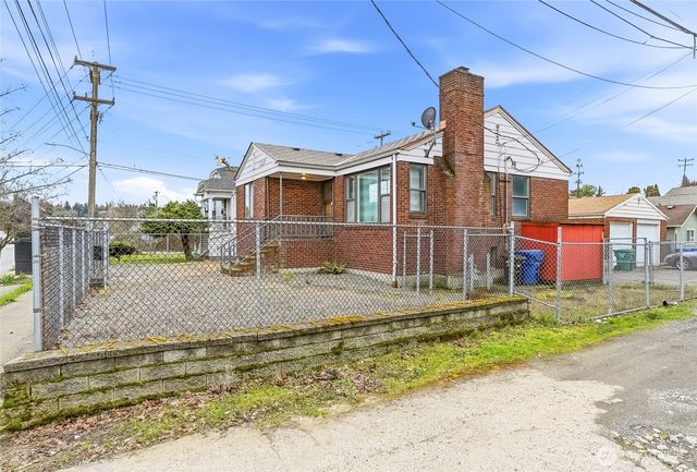 9017 14th Avenue S, Seattle, WA 98108