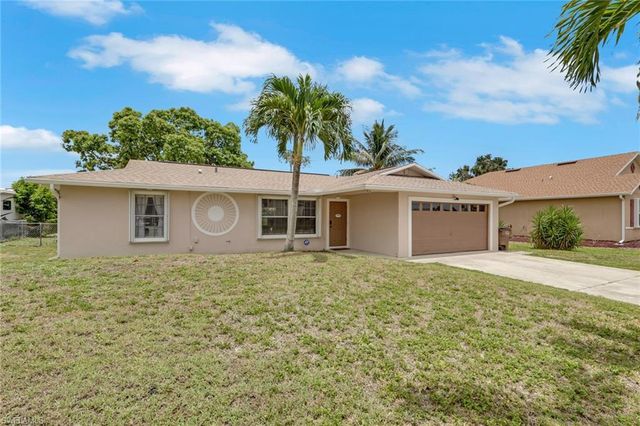 621 SW 29th TER, Cape Coral, FL 33914