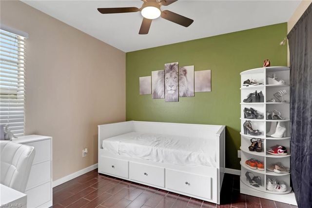 621 SW 29th TER, Cape Coral, FL 33914