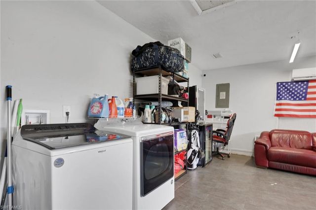 621 SW 29th TER, Cape Coral, FL 33914