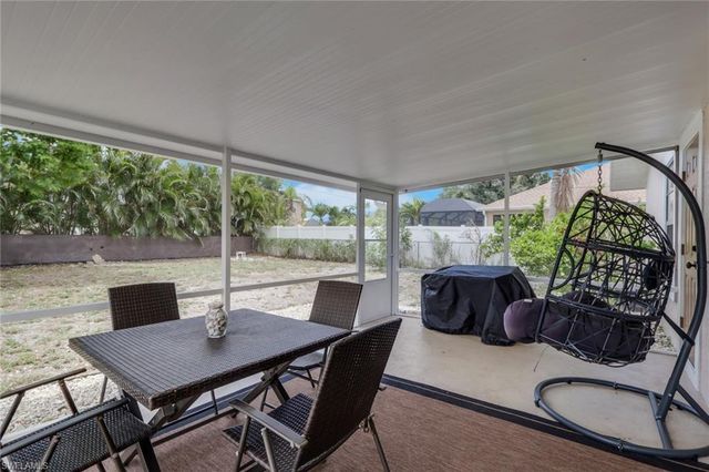 621 SW 29th TER, Cape Coral, FL 33914