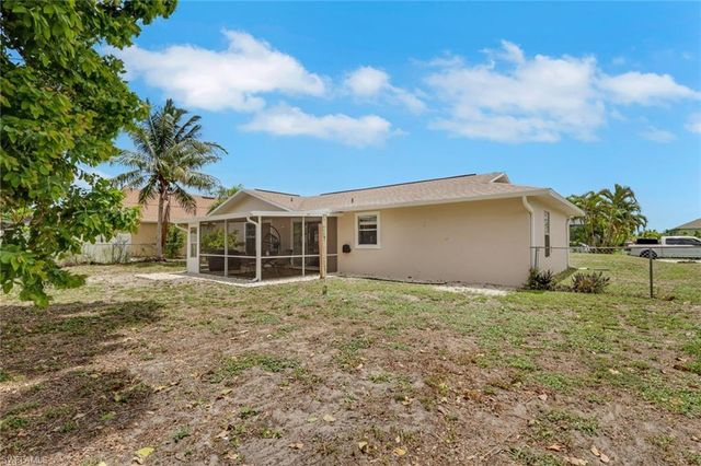 621 SW 29th TER, Cape Coral, FL 33914