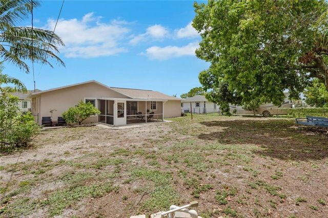 621 SW 29th TER, Cape Coral, FL 33914